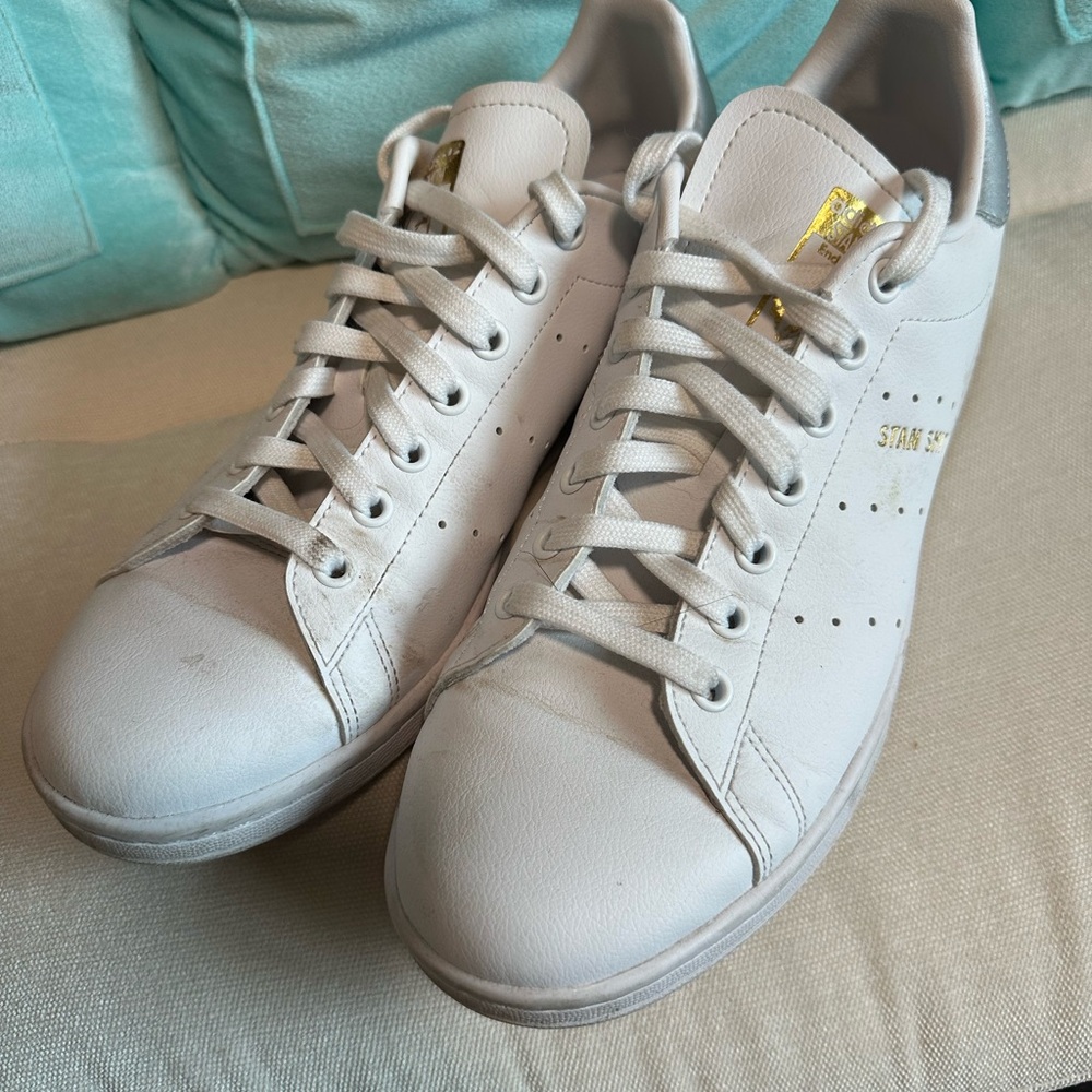 Adidas Stan Smith White with Gold Detail - Picture 2 of 6